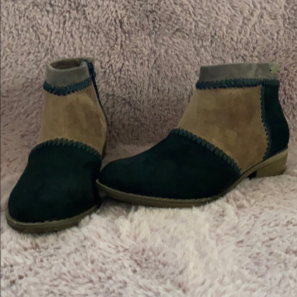 Roxy suede ankle boots